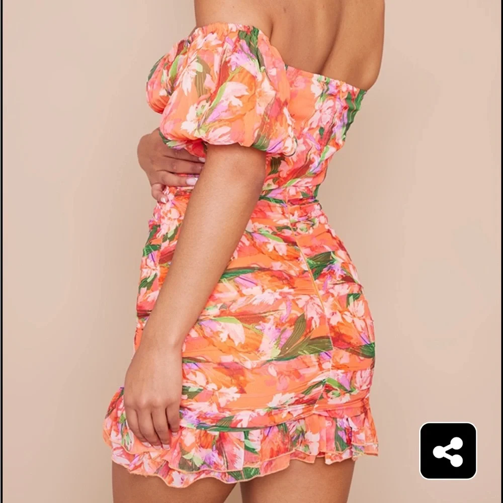 Pretty Little Thing Peach Tropical Bodycon Dress - Picture 2 of 6